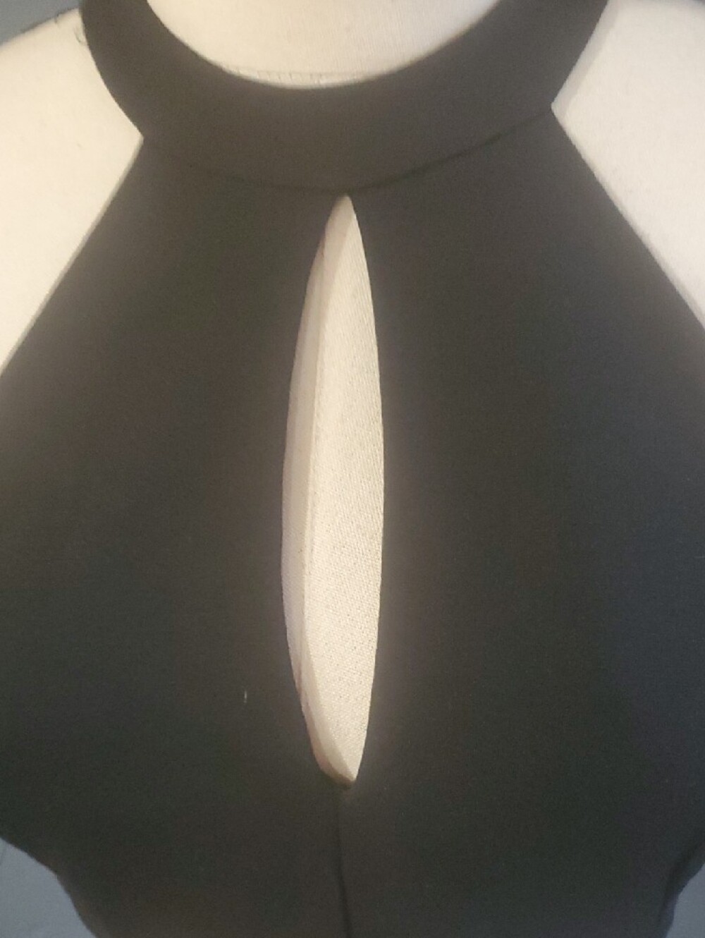 Lulu's Black Crop Top Size L - Picture 6 of 11